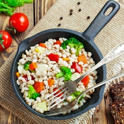 Jigsaw puzzle: Barley porridge with vegetables
