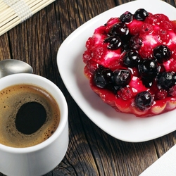 Jigsaw puzzle: Coffee and berry cake