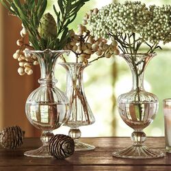 Jigsaw puzzle: Composition with glass vases