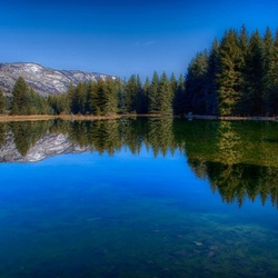 Jigsaw puzzle: Lake by the mountains