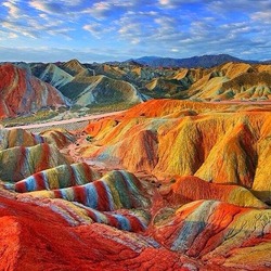 Jigsaw puzzle: Colored mountains