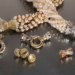 Jigsaw puzzle: Gold and pearls