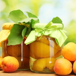 Jigsaw puzzle: Apricots in syrup