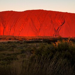 Jigsaw puzzle: The famous color of Mount Uluru at sunset