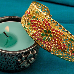 Jigsaw puzzle: Bracelet and candle