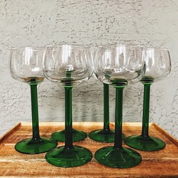 Jigsaw puzzle: Set of glasses