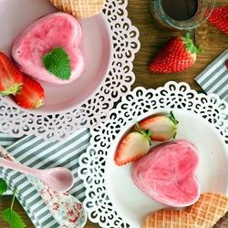 Jigsaw puzzle: Strawberry ice cream