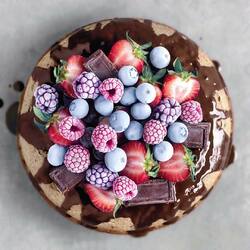 Jigsaw puzzle: Fruit and berry cake
