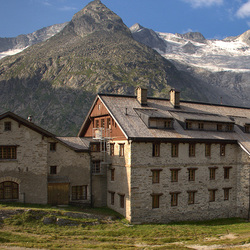 Jigsaw puzzle: Hotel in the mountains