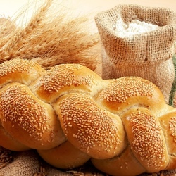 Jigsaw puzzle: Braid with sesame seeds