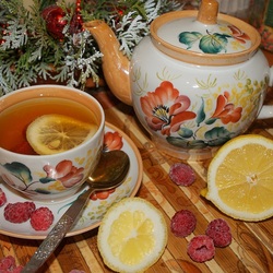 Jigsaw puzzle: Tea with lemon and raspberries