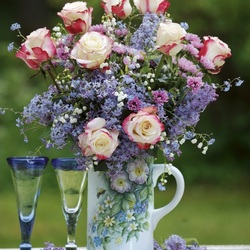 Jigsaw puzzle: Roses with spring flowers