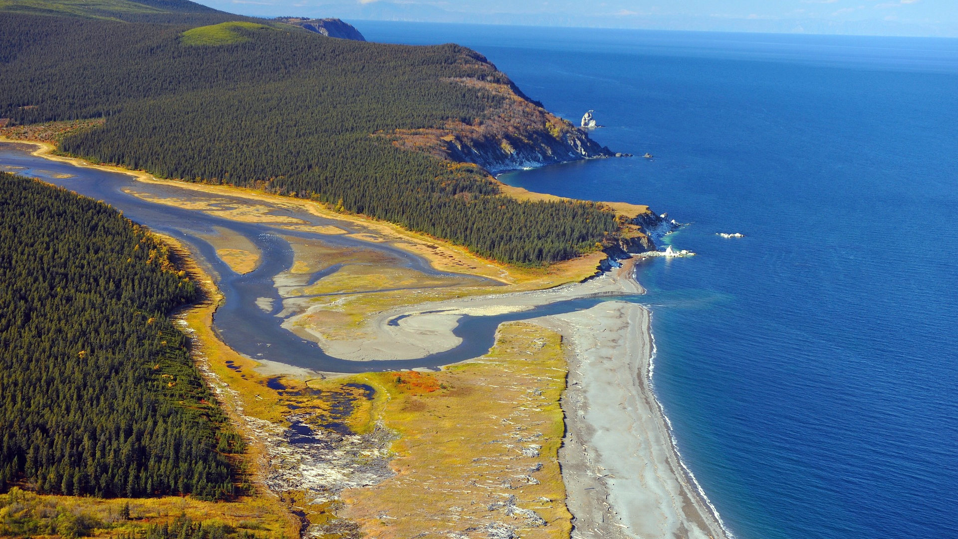 Река впадающая в оба моря. Шантарские острова Хабаровский край. Шантарские острова Охотское море. Шантарские острова в Хабаровском крае. Шантарские острова Россия.