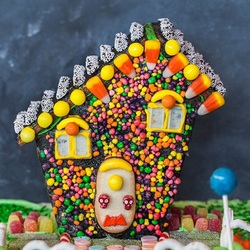 Jigsaw puzzle: Halloween gingerbread house