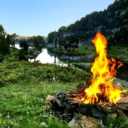 Jigsaw puzzle: Bonfire by the river