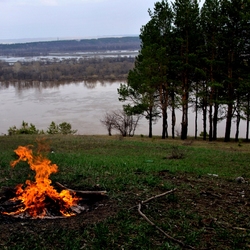 Jigsaw puzzle: Bonfire by the river