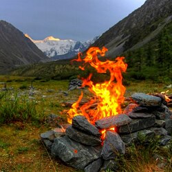 Jigsaw puzzle: Bonfire in the mountains