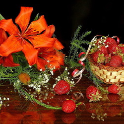Jigsaw puzzle: Lilies and strawberries