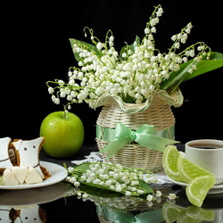 Jigsaw puzzle: Lily of the valley and coffee aroma
