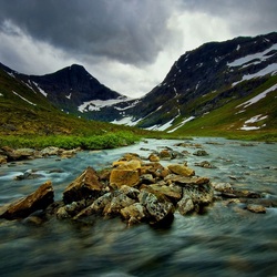 Jigsaw puzzle: Mountain river flow
