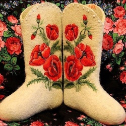 Jigsaw puzzle: Embroidered felt boots