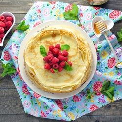 Jigsaw puzzle: Pancakes with raspberries