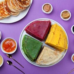 Jigsaw puzzle: Multi-colored pancakes