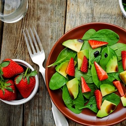 Jigsaw puzzle: Strawberry and avocado salad