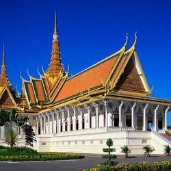 Jigsaw puzzle: Royal Palace in Phnom Penh. Cambodia