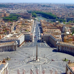 Jigsaw puzzle: The central square of the Vatican