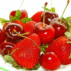Jigsaw puzzle: Strawberries with cherries