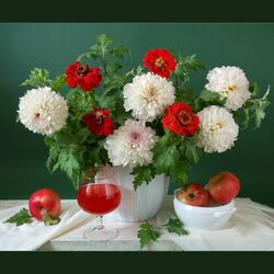 Jigsaw puzzle: Bouquet of flowers and apples