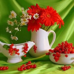Jigsaw puzzle: Still life with red currants and flowers