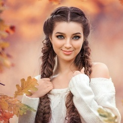 Jigsaw puzzle: Girl in the middle of autumn