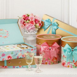 Jigsaw puzzle: Gift table