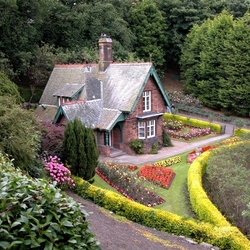 Jigsaw puzzle: Gardener's house