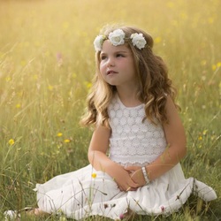 Jigsaw puzzle: Girl in the meadow