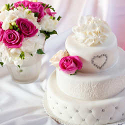 Jigsaw puzzle: Bouquet and cake