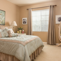Jigsaw puzzle: Bedroom in warm colors