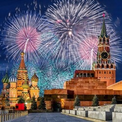 Jigsaw puzzle: Fireworks over the Kremlin