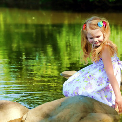 Jigsaw puzzle: Girl by the lake