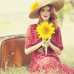 Jigsaw puzzle: Girl with sunflower