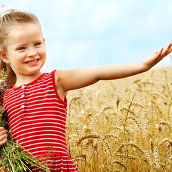 Jigsaw puzzle: Girl in the field