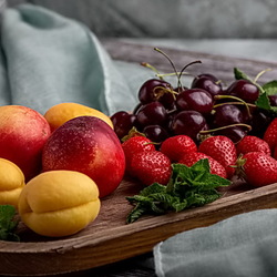 Jigsaw puzzle: Fruit on the board