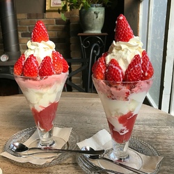 Jigsaw puzzle: Ice cream with strawberries