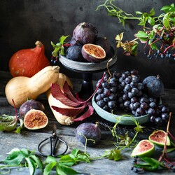 Jigsaw puzzle: Grapes and figs