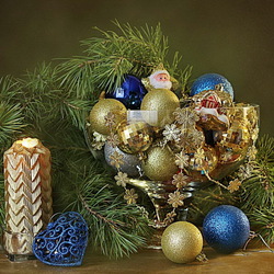 Jigsaw puzzle: Christmas balls and candles