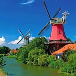 Jigsaw puzzle: Colored mills