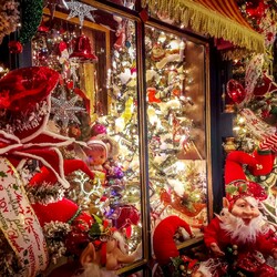 Jigsaw puzzle: Showcase with Christmas toys