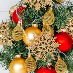 Jigsaw puzzle: Christmas tree and balls